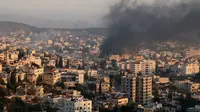 Korban tewas diperkirakan bakal bertambah karena kemungkinan banyak yang terkubur puing-puing bangunan yang hancur digempur rudal-rudal Israel. (AFP/Jaafar Ashtiyeh)