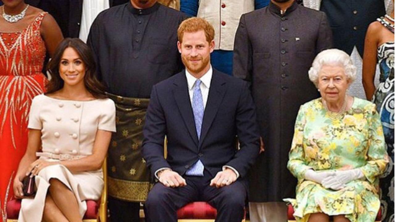 Duduk Sebaris, Penampilan Meghan Markle dengan Ratu Elizabeth II