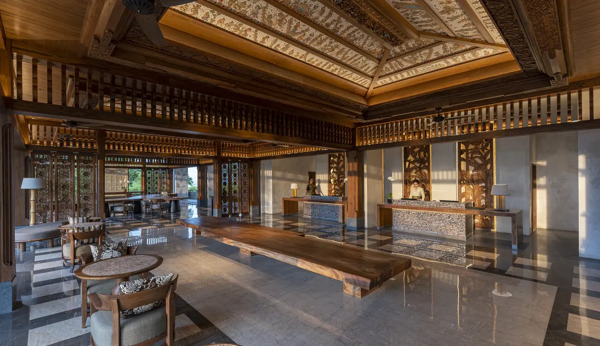 Upaya pengelolaan limbah ini dilengkapi dengan sistem daur ulang untuk material seperti plastik dan aluminium melalui vendor bersertifikat. Sepanjang tahun 2024, AYANA Bali berhasil mengurangi hingga 32 ton limbah plastik melalui penerapan botol amenities isi ulang, botol air kaca yang dapat digunakan kembali, kemasan kertas daur ulang, serta kartu kunci kamar berbahan kayu. [Dok/AYANA BALI].