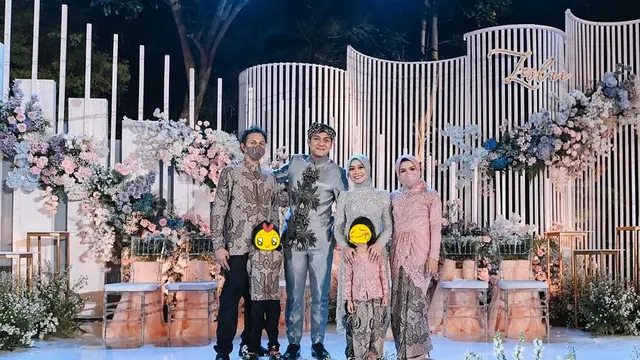 Jarang Tersorot, Ini 6 Potret Rizky Billar dan Kakak Perempuannya yang Tinggal di Jepang