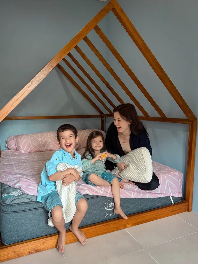 Gaya Natural Kimberly Ryder Jadi Inspirasi Ibu Masa Kini (Instagram/@kimbrlyryder)