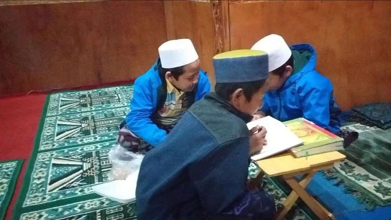 Aktivitas Ramadan Muslim Suku Tengger Bromo di Tengah-Tengah Umat Hindu