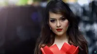 Digandeng Deddy Dhukun, Bidan Cantik Ini Mantap Jadi Penyanyi