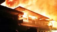 3 Jam Mengamuk, Api di Pasar Klewer Kian Membesar