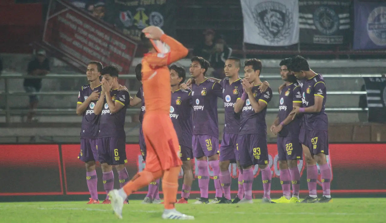 Pada awal 2000an sejumlah gelar juara nasional berhasil diraih oleh Persik Kediri saat masih diperkuat Cristian Gonzales dan kawan-kawan. (Bola.com/Gatot Susetyo)