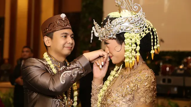[Bintang] Pernikahan Raditya Dika dan Anissa Aziza