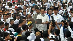 Walikota Lubuklinggau, H SN Prana Putra Sohe memimpin langsung pembacaan Sumpah Pemuda di lapangan eks Kompi, Lubuklinggau, (17/10/14). (Liputan6.com/Miftahul Hayat)