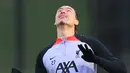 Pemain Liverpool Darwin Nunez mengambil bagian dalam sesi latihan tim di Pusat Pelatihan AXA, Liverpool, Inggris, 20 Februari 2023. Liverpool akan menghadapi pertandingan sepak bola leg pertama babak 16 besar Liga Champions UEFA melawan Real Madrid. (Lindsey Parnaby/AFP)