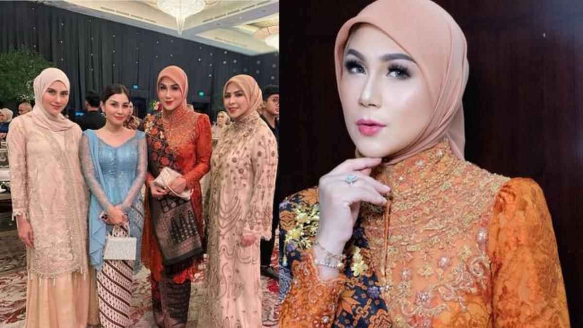7 Potret Marini Zumarnis Kenakan Songkat Palembang di Kondangan, Pesona Kecantikan Berkelas