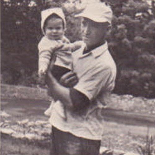 Dan Jury saat masih kecil, dan kakeknya, Frank Tugend.(c) Gramp