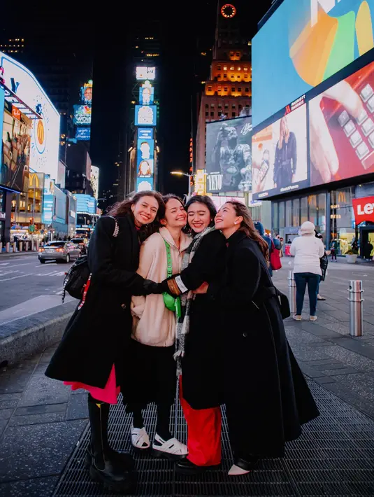 <p>Lantaran sangat dekat dan kompak, empat sahabat ini kerap melakukan aktivitas bersama, salah satunya adalah berlibur ke luar negeri. (Foto: instagram.com/febbyrastanty)</p>