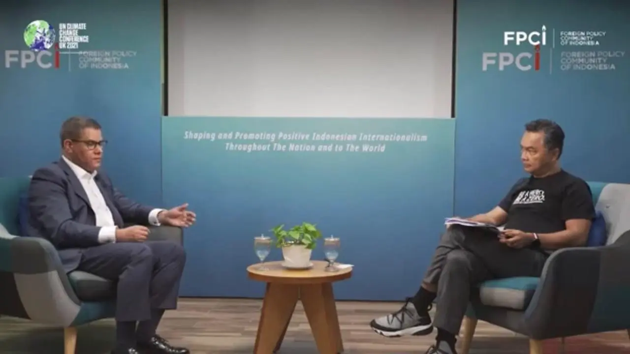 Acara diskusi antara Ketua FPCI Dino Patti Djalal dengan Pimpinan COP26 Alok Sharma, yang digelar oleh FPCI pada Rabu (2/6/2021). (Photo credit: FPCI via Youtube)