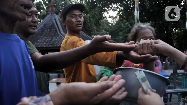 FOTO: Kawasan Makam Sunan Gunung Jati Dibanjiri Pengemis Jelang Ramadhan