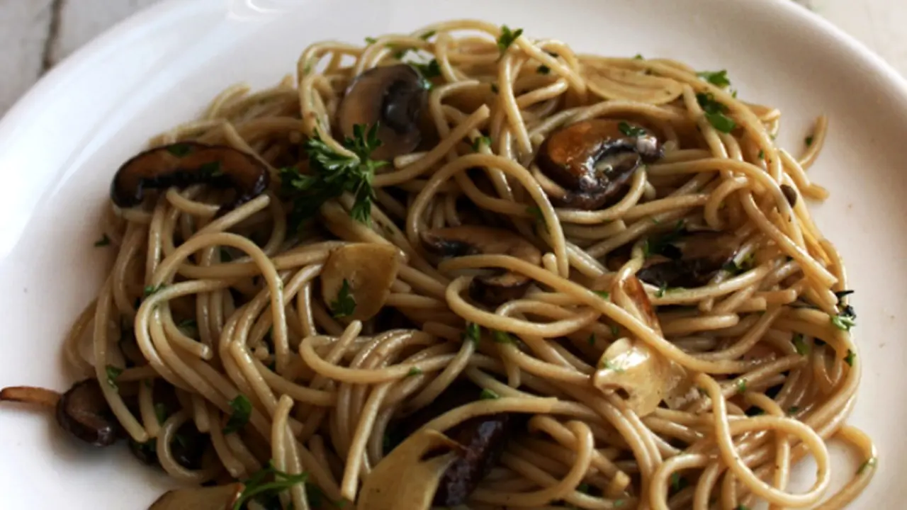 Pasta Bawang Putih Jamur, Makan Siang Wajib Coba di Akhir Pekan