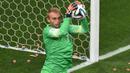 4. Jasper Cillessen, setelah kehilangan Claudio Bravo, Barcelona langsung berhasil menemukan penggantinya. Kiper asal Belanda ini resmi didatangkan Barca dari Ajax dengan harga 13 juta pounds. (AFP/Gabriel Bouys)