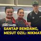 Bintang sepak bola Mesut Ozil akhirnya resmi menginjakkan kaki di Bandara Soekarno - Hatta, Banten, Tangerang, Selasa (24/5) lalu. Uniknya, tidak lama setelah tiba, eks Arsenal dan Real Madrid itu langsung memamerkan momen saat dirinya hendak bersant...