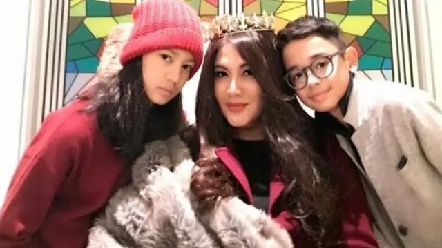 Selain Syahnaz Sadiqah, Ini 5 Selebriti  yang Dikaruniai Anak Kembar Sepasang
