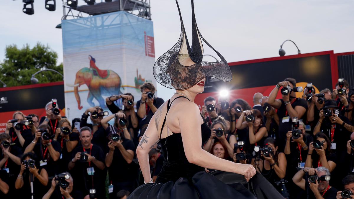 Gaya Nyentrik Lady Gaga di Festival Film Venesia 2024, Pakai Riasan Kepala Gotik Serupa Tanduk Berita Viral Hari Ini Jumat 20 September 2024