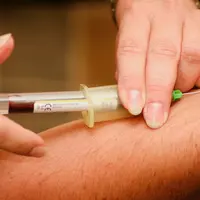 Ilustrasi orang cek kadar kolesterol. (Foto: Unsplash/Hush Naidoo Jade Photography)