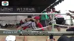 Mulai anak-anak, ibu rumah tangga, hingga orang tua, ikuti 'gulat okol', sebagai tradisi meminta hujan di Gresik, Jawa Timur.