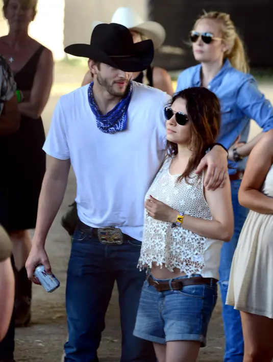 Pasangan yang menikah pada Juli 2015, tengah menunggu kelahiran adik dari anak pertamanya, Wyatt Isabelle. (AFP/Bintang.com)  