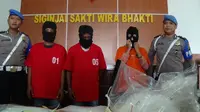 Tiga tersangka pengedar narkoba jaringan Malaysia. (Bangun Santoso/Liputan6.com)