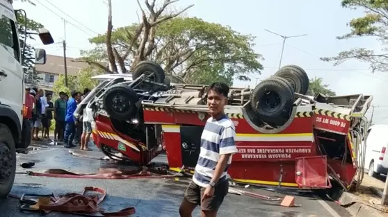 Kronologi Mobil Damkar Terguling Tewaskan 2 Petugas