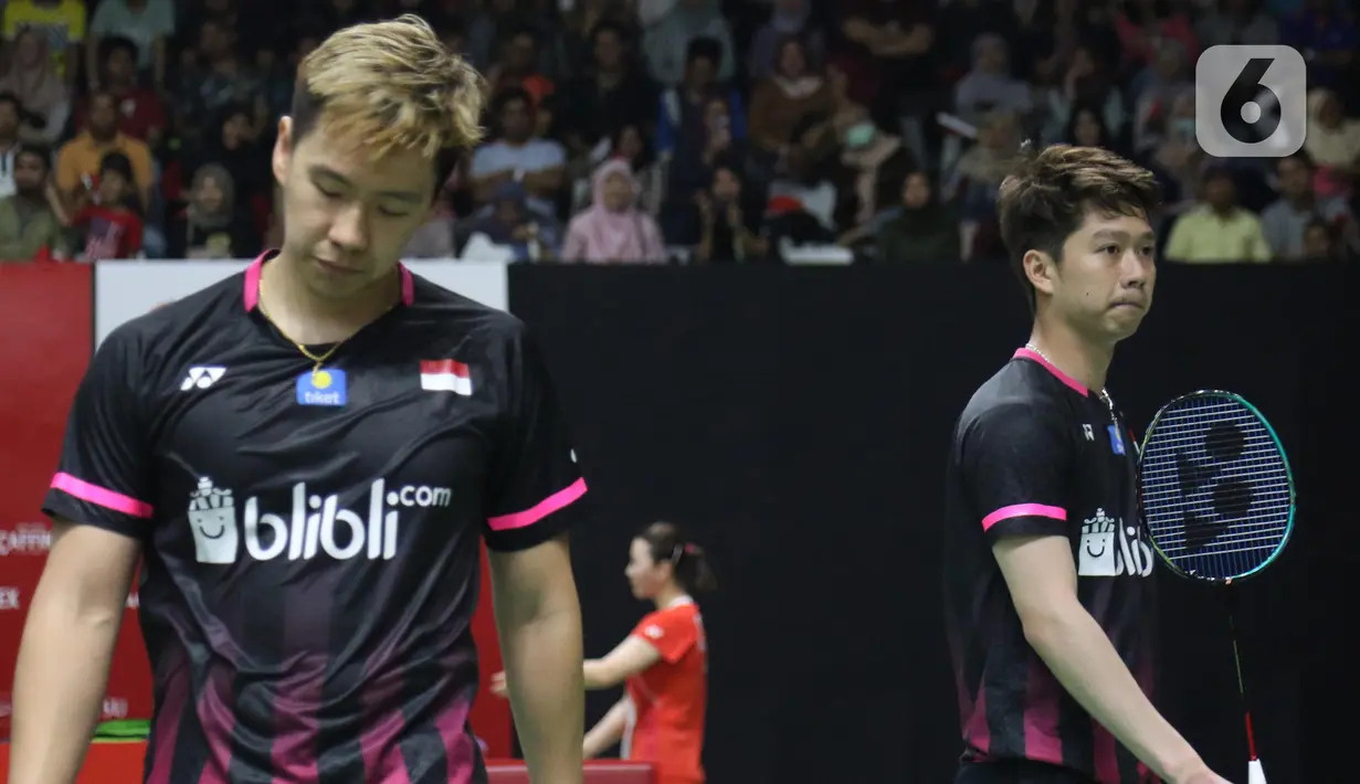 Pebulutangkis Indonesia, Kevin Sanjaya Sukamulio/Marcus Fernaldi Gideon saat melawan He Ji Ting/Tan Qiang (China) pada babak kedua ganda putra Indonesia Masters 2020 di Istora GBK, Jakarta, Kamis (16/1/2020). Kevin/Markus unggul 21-19 21-13. (Liputan6.com/Helmi Fithriansyah)