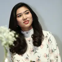 Tidak terjadi begitu saja untuk bisa sampai di puncak kesuksesan. Ternyata, Isyana sudah mulai merangkak sejak di usia dini. Saat duduk di sekolah dasar, ia sudah memantapkan hati untuk menjadi maestro musik. (Nurwahyunan/Bintang.com)