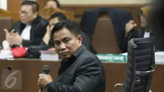  Ahli toksikologi forensik Nursamran Subandi menyampaikan keterangan dalam sidang kasus kematian Wayan Mirna Salihin dengan terdakwa Jessica Kumala Wongso di Pengadilan Negeri Jakarta Pusat, Rabu (3/8). (Liputan6.com/Immanuel Antonius)