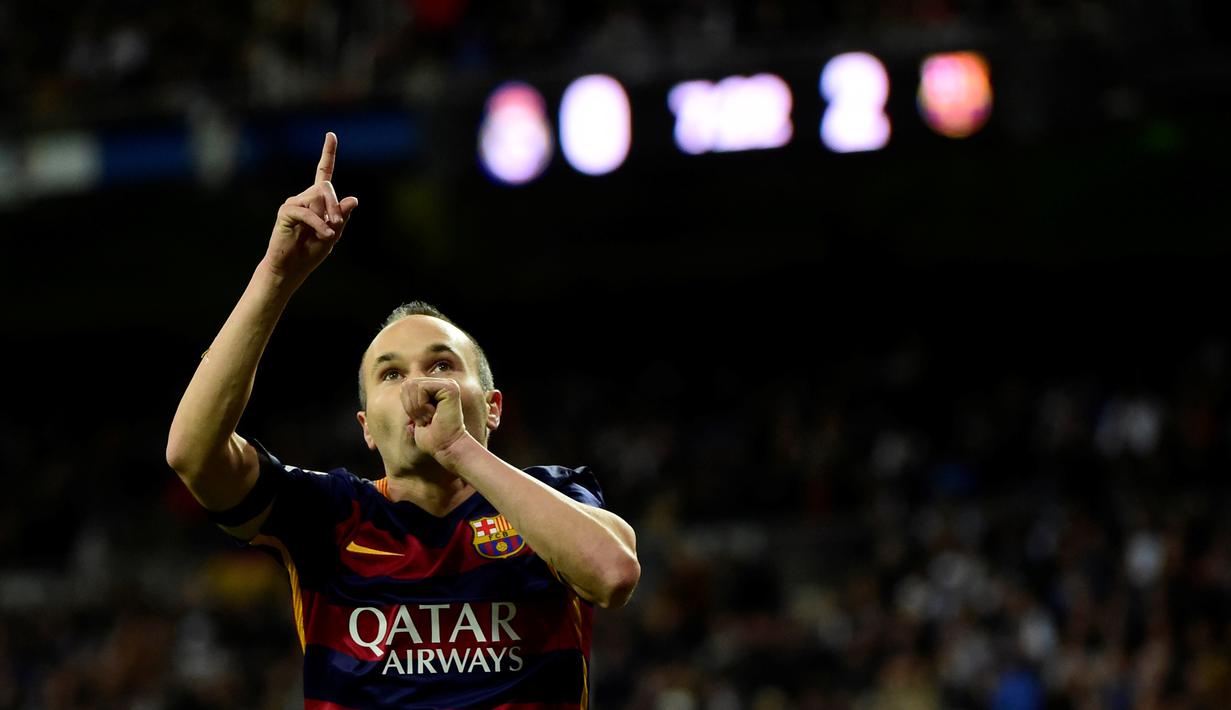 Ekspresi pemain Barcelona, Andres Iniesta, setelah mencetak gol ke gawang Real Madrid dalam laga La Liga Spanyol di Stadion Santiago Bernabeu, Madrid, Minggu (22/11/2015) dini hari WIB. (AFP Photo/Curto de la Torre)