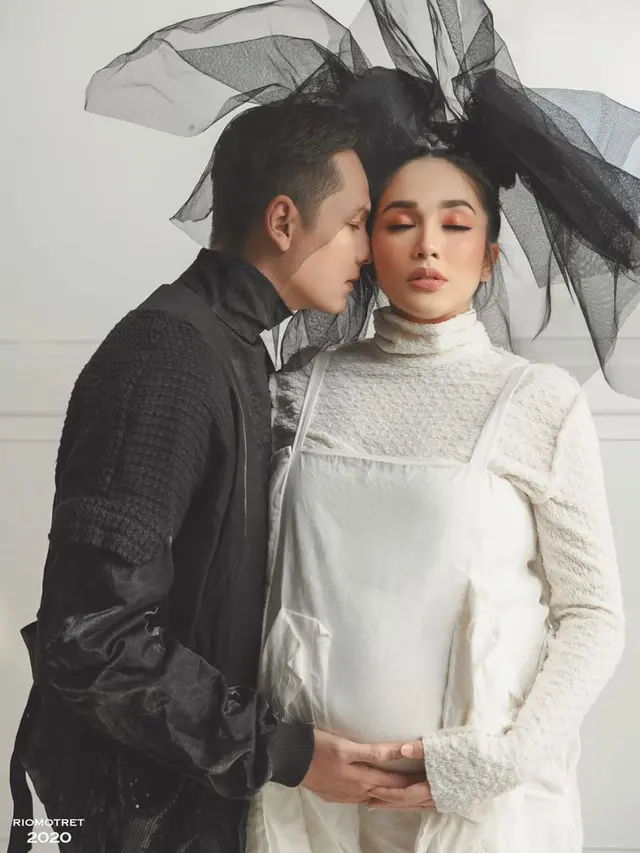 [Fimela] Ussy Sulistiawaty dan Andhika Pratama