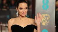 Dilansir dari ET Online, Angelina Jolie pun mengatakan alasannya mengapa ia merasa senang akan keadaannya itu. (DANIEL LEAL-OLIVAS / AFP)