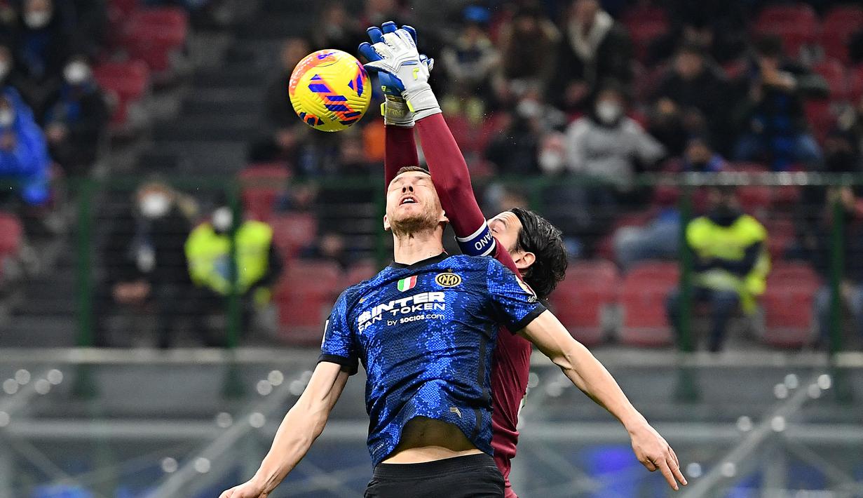 Namun hingga babak kedua usai, Inter tetap tak mampu mencetak gol berkat ketangguhan Andrea Consigli di bawah mistar Sassuolo. (AFP/Isabella Bonotto)
