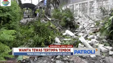 Seorang wanita di Benowo, Surabaya, tewas tertimpa tembok rumah usaha burung walet saat melintas menggunakan sepeda motor.