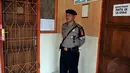 Penjagaan juga dilakukan di ruang sekretariat penyelenggaraan UN di beberapa rayon, termasuk Sub-Rayon 06 di Jakarta (Liputan6.com/Johan Tallo)