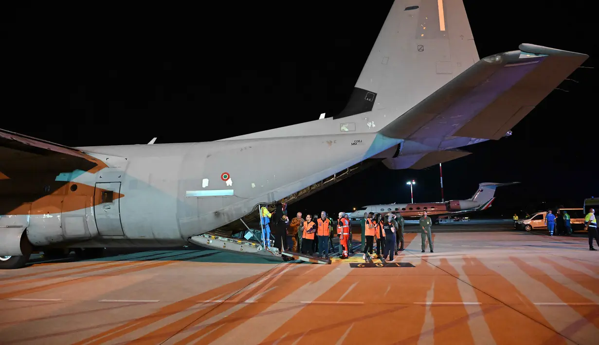 Ini merupakan operasi evakuasi medis terbesar yang dilakukan sejak Januari 2024. (Andreas SOLARO/AFP)