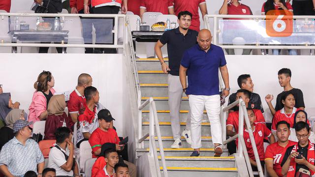 Foto: Bawa Sang Ayah, Momen Nathan Tjoe-A-On Foto Bareng Presiden Jokowi saat Timnas Indonesia Vs Brunei