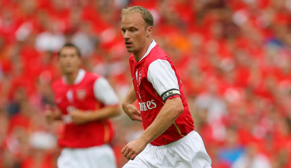 Dennis Bergkamp (94 assist) - Legenda Arsenal ini dikenal dengan kemampuannya dalam mencetak gol dan memberikan assist. Selama membela Arsenal, Bergkamp tercatat memberikan 94 assist bagi skuat The Gunners. (AFP/Odd Andersen)