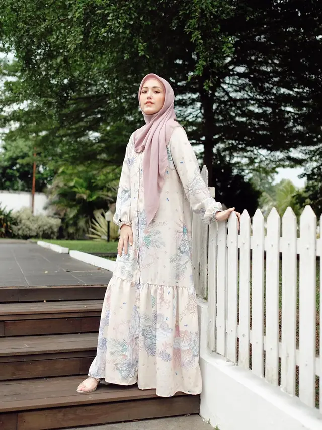Jadi Inspirasi Lebaran, Ini 7 Gaya OOTD Adelia Pasha Saat Pakai Gamis