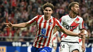 Julian Alvarez tampil menawan dalam laga lanjutan Liga Spanyol 2025/2026 saat menjamu Rayo Vallecano di Metropolitano stadium, Madrid, Kamis (25/09/2025) dini hari WIB. (AFP/Javier Soriano)