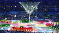 Tarian dengan warna-warni menandai perayaan penutupan Olimpiade Rio 2016  di  Stadion  Maracana, Rio de Janeiro, (22/8/2016). (AFP/Eric Feferberg)
