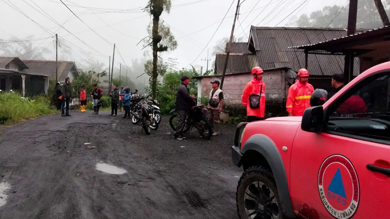 Antisipasi warga masuk ke zona merah Gunung Semeru, BPBD Lumajang pantai mobilitas warga.
