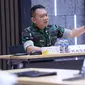 Kepala Staf Angkatan Darat (KSAD) Jenderal TNI Dudung Abdurachman memberikan pengarahan kepada para Perwira Tinggi (Pati) dan Perwira Menengah (Pamen) TNI Angkatan Darat (AD).