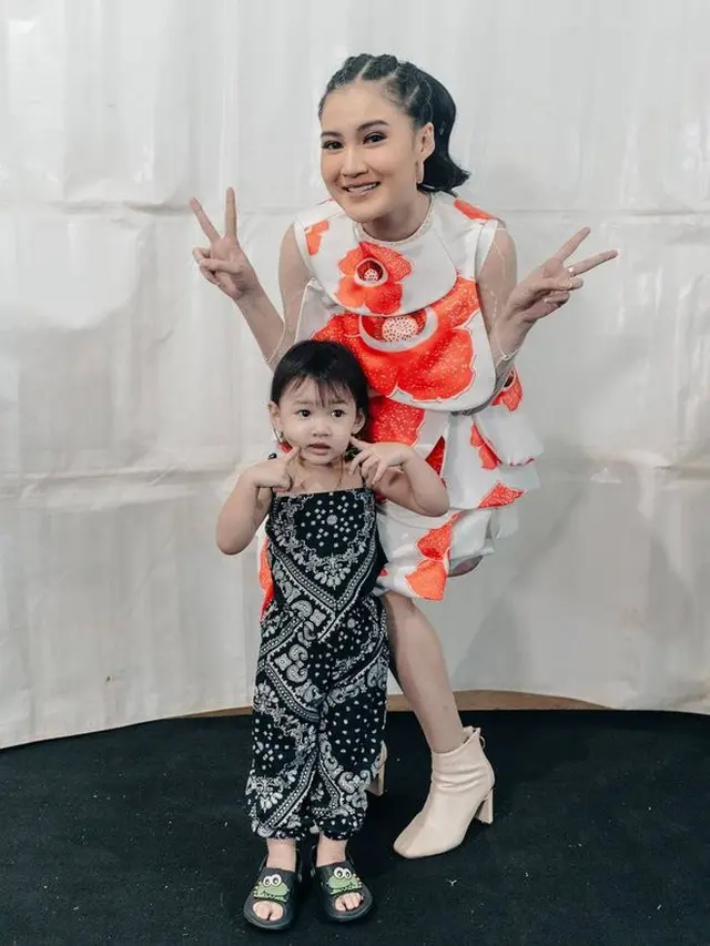 [Fimela] Gendhis Geona Madaharsa