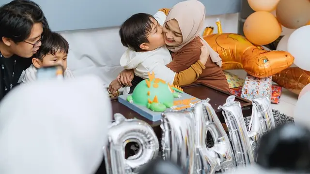 Sudah Resmi Cerai, Ini 6 Potret Ayus Sabyan dengan Ririe Fairus saat Ulang Tahun Anak