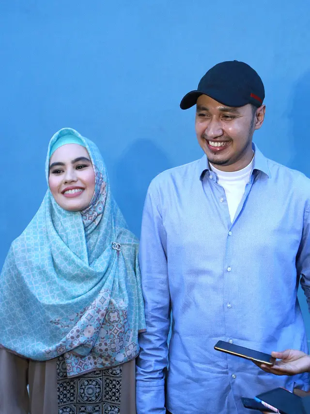 [Fimela] Kartika Putri dan Suami