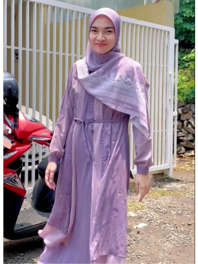 6 Outfit Gamis Ala Tika Bravani, Pemain Serial Sore yang Kini Telah Berhijab