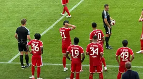 Para pemain Bayern Munchen memasuki lapangan pada laga pramusim lawan RB Leipzig (Dok. Bayern Munchen/@FCBayernEN)