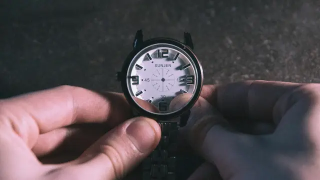 Ilustrasi Jam Tangan Bulat (Unsplash)